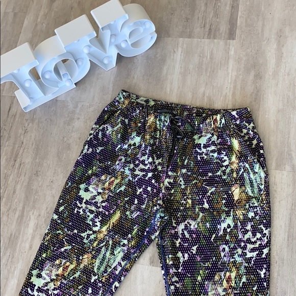 LIKE NEW Lululemon Jetset Joggers - Picture 1 of 8